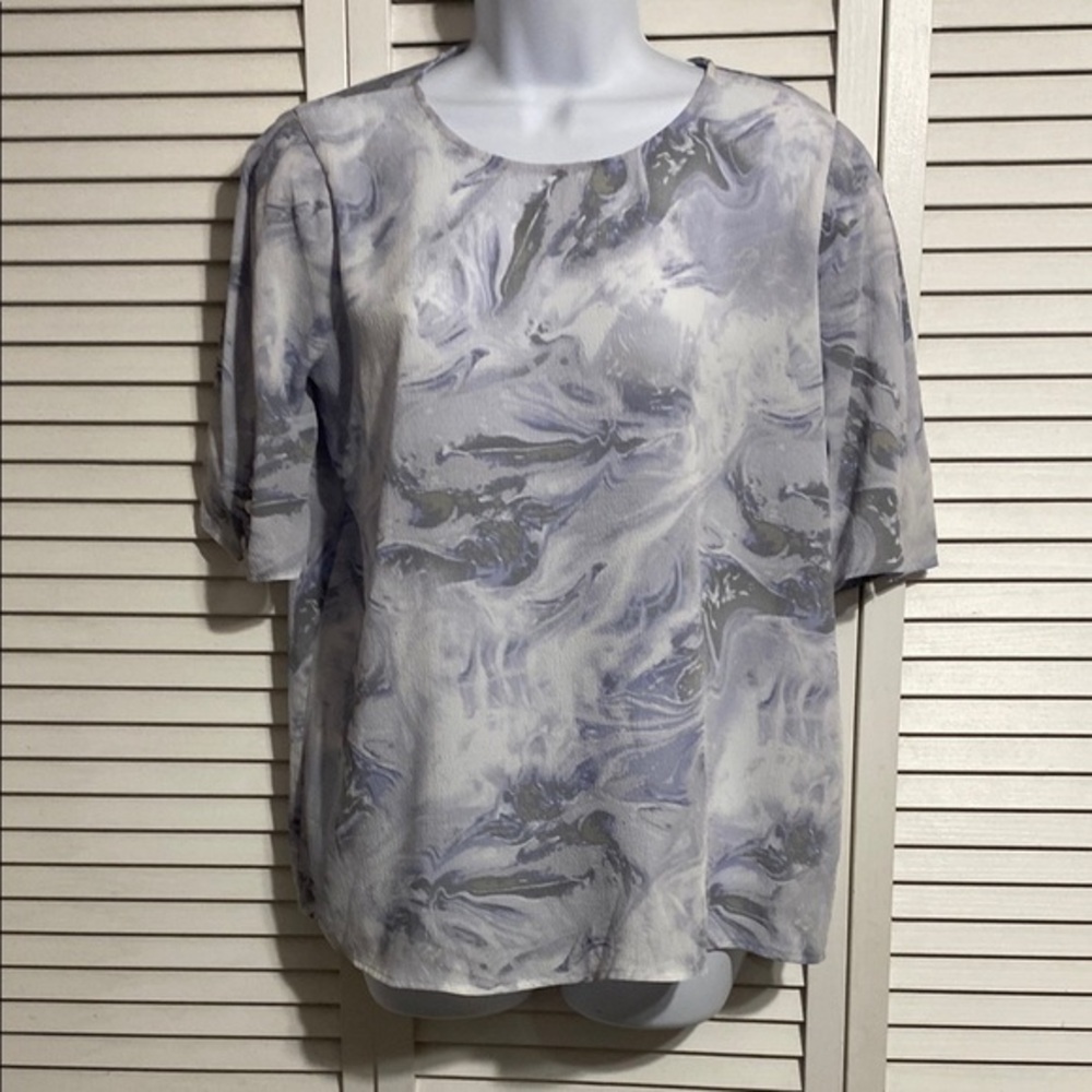 Calvin Klein marble swirl top!